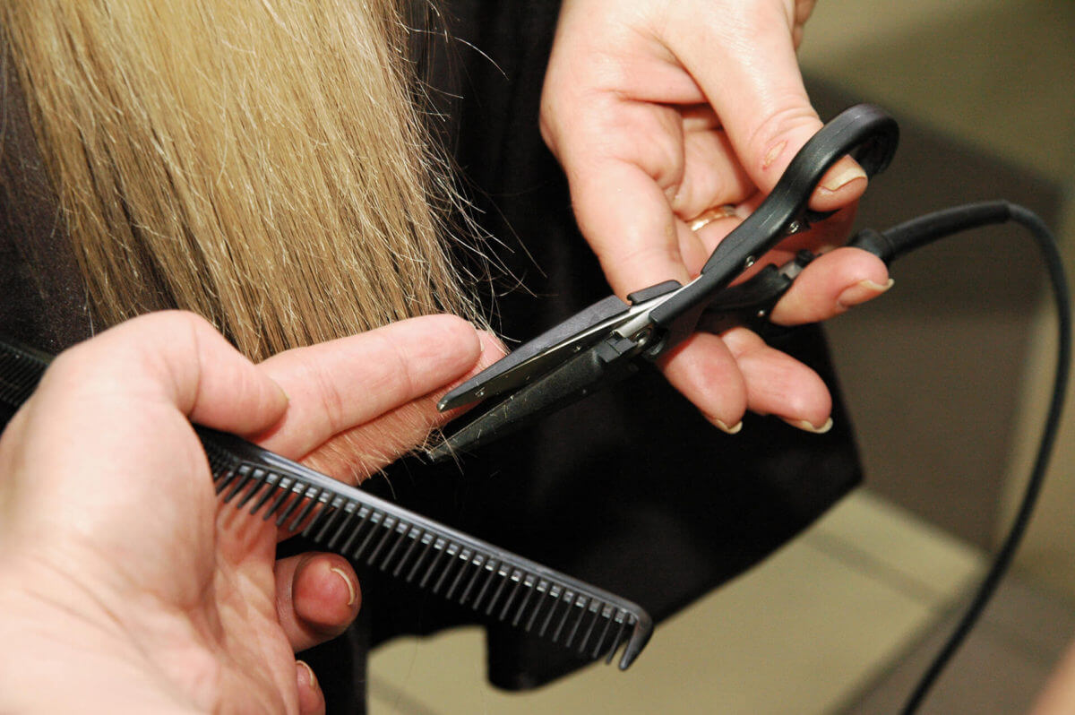 Как часто подстригать кончики волос девочке